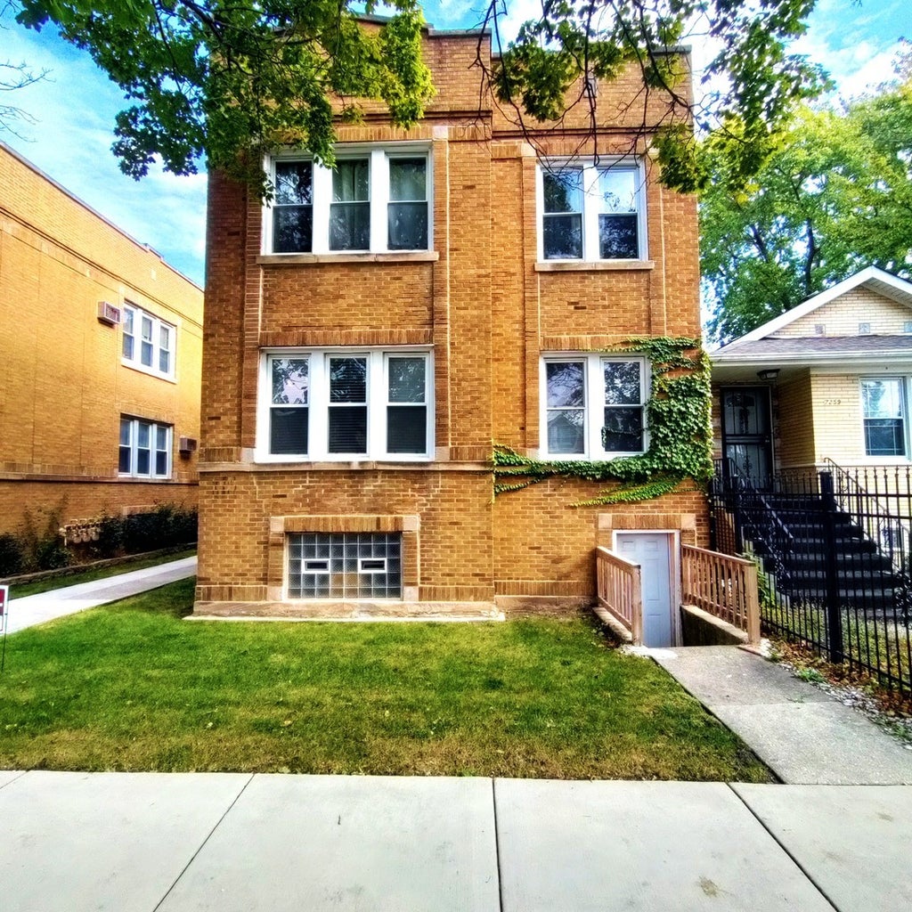 7255 South Washtenaw Avenue, Chicago