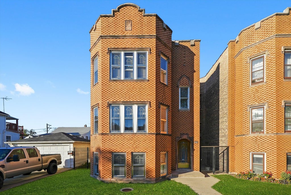 4928 West Altgeld Street, Chicago