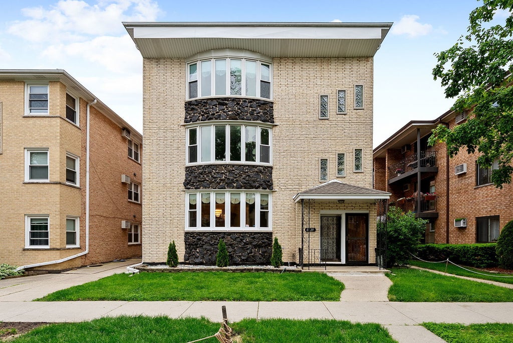 8729 West Summerdale Avenue, Chicago, 60656