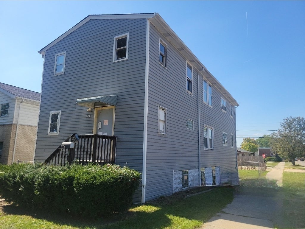 2100 South 14th Avenue, Broadview