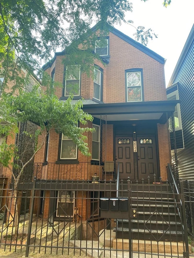 2934 North Sawyer Avenue, Chicago