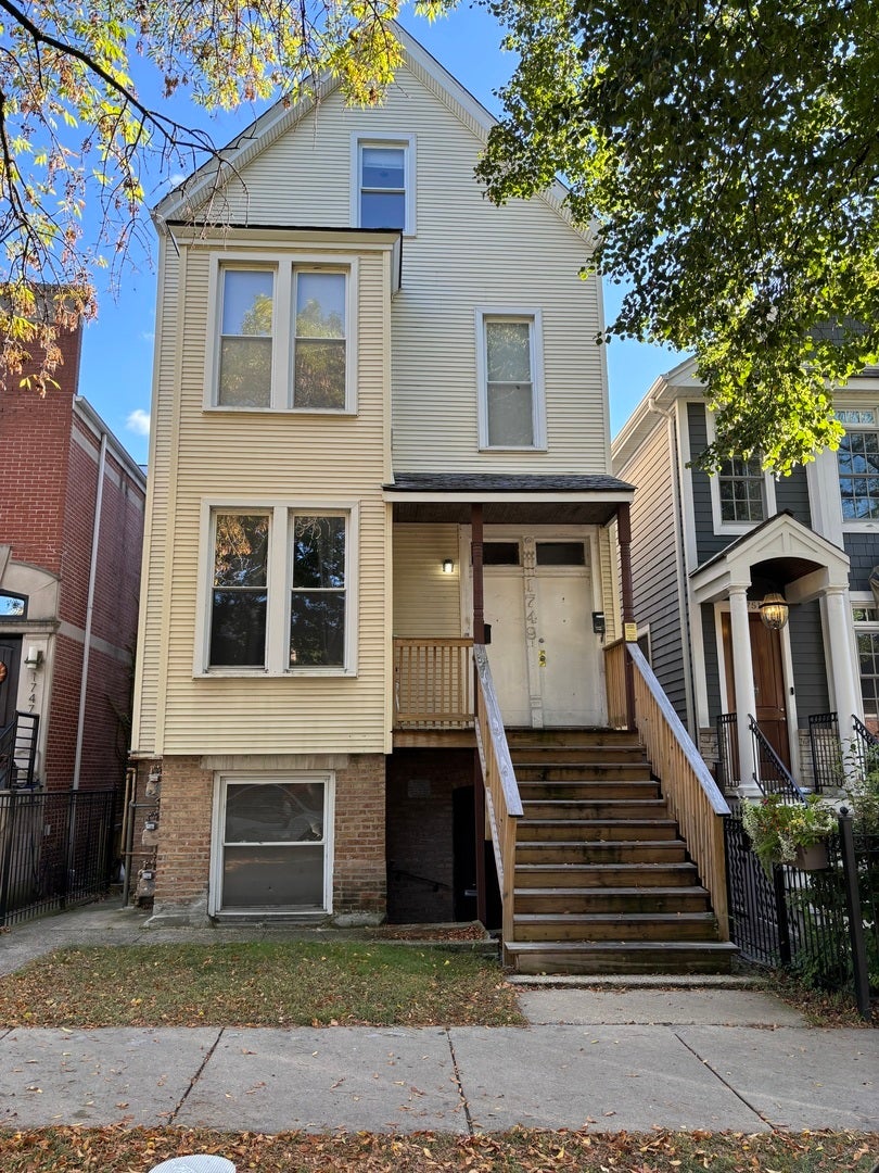 1749 West Barry Avenue, Chicago, 60657
