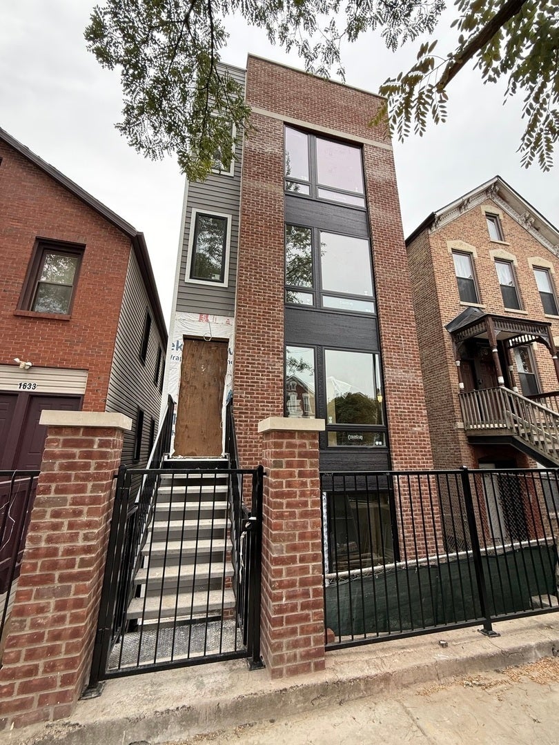 1635 West 21st Place, Chicago, 60608