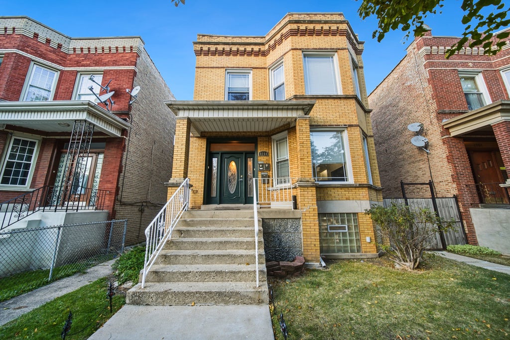 4254 West Wrightwood Avenue, Chicago, 60639