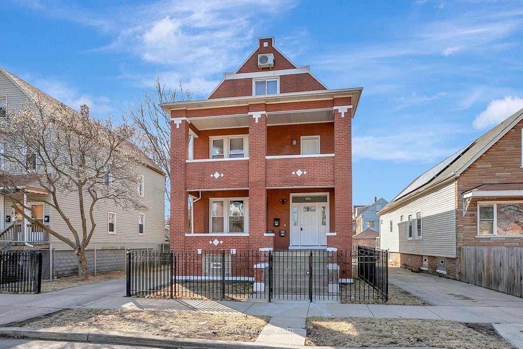 8518 South Marquette Avenue, Chicago