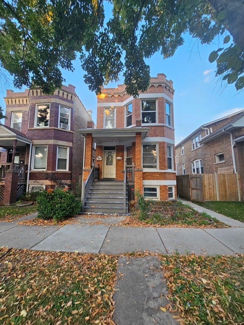 3925 North Saint Louis Avenue, Chicago, 60618