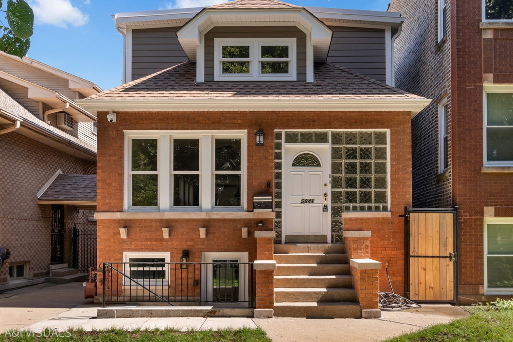 5841 North Medina Avenue, Chicago