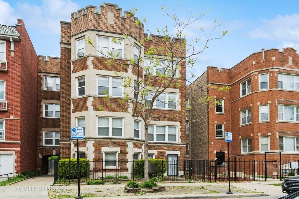 6838 South Clyde Avenue, Chicago, 60649