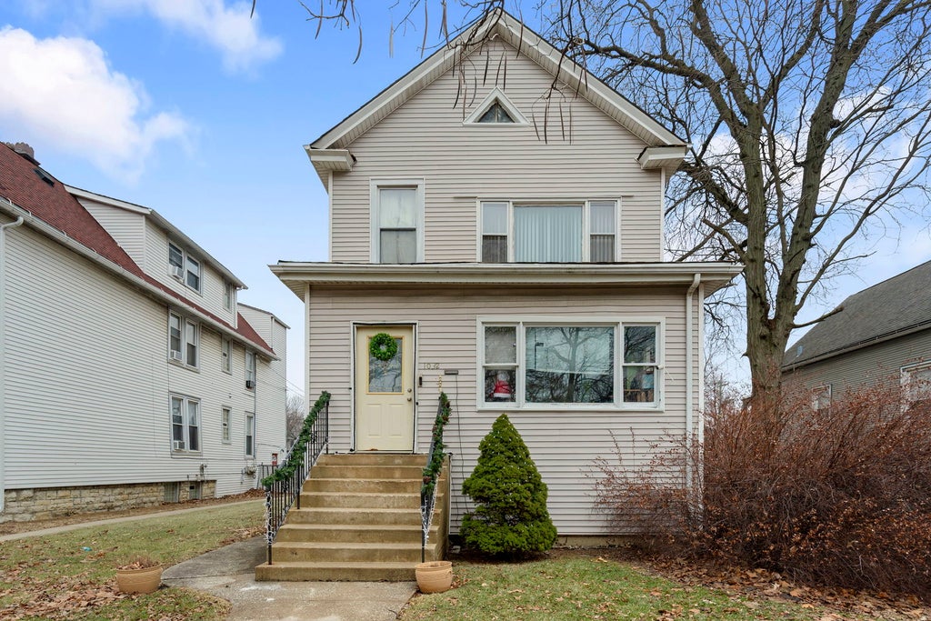 1032 South Maple Avenue, Oak Park, 60304