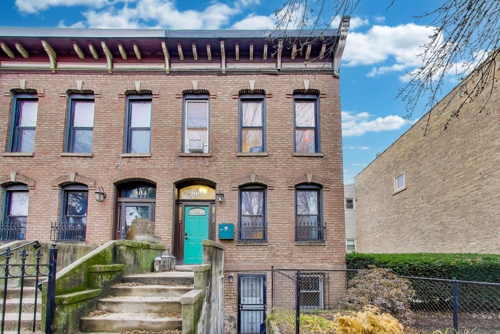 902 South Claremont Avenue, Chicago, 60612