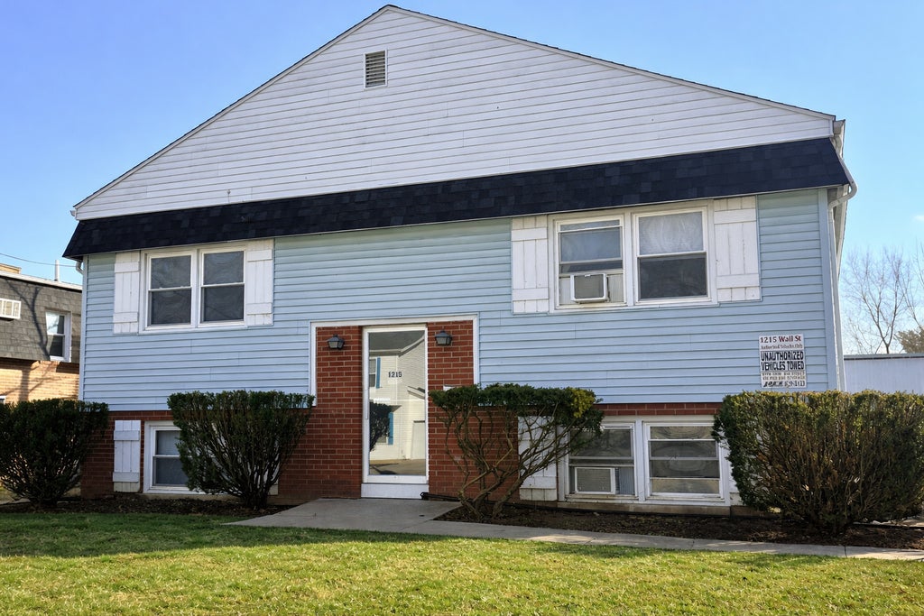 1215 Wall Street, Normal