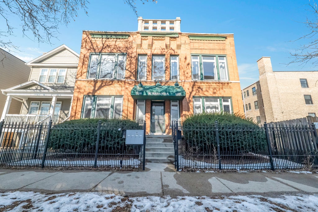 3208 West Wabansia Avenue, Chicago, 60647
