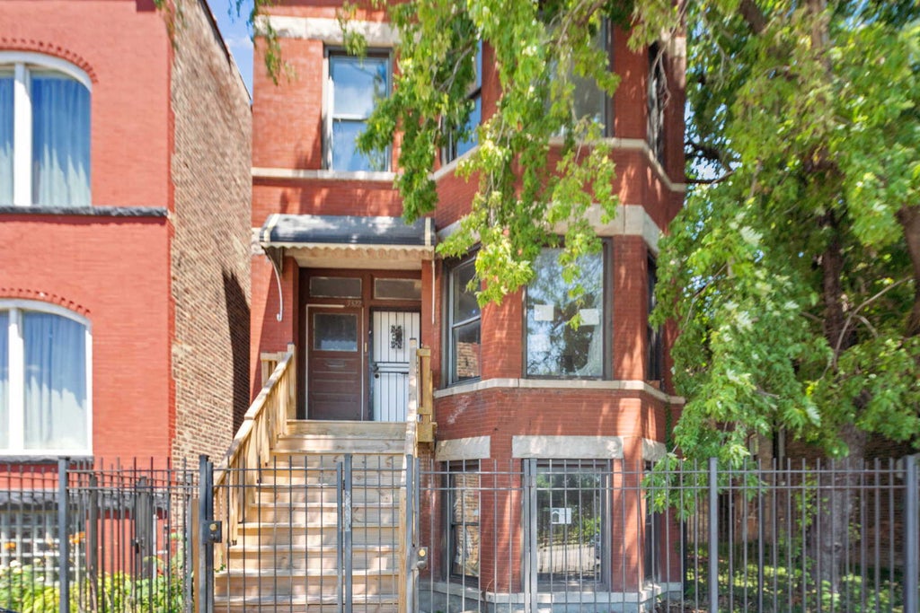 3322 West Congress Parkway, Chicago, 60624