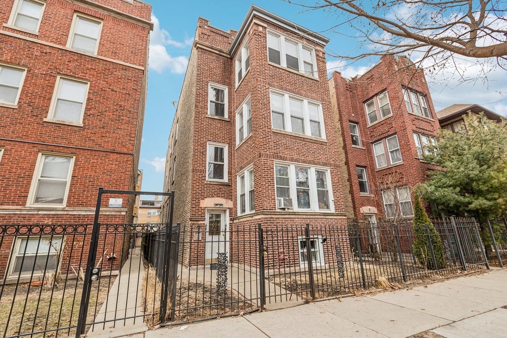 2018 West Birchwood Avenue, Chicago, 60645