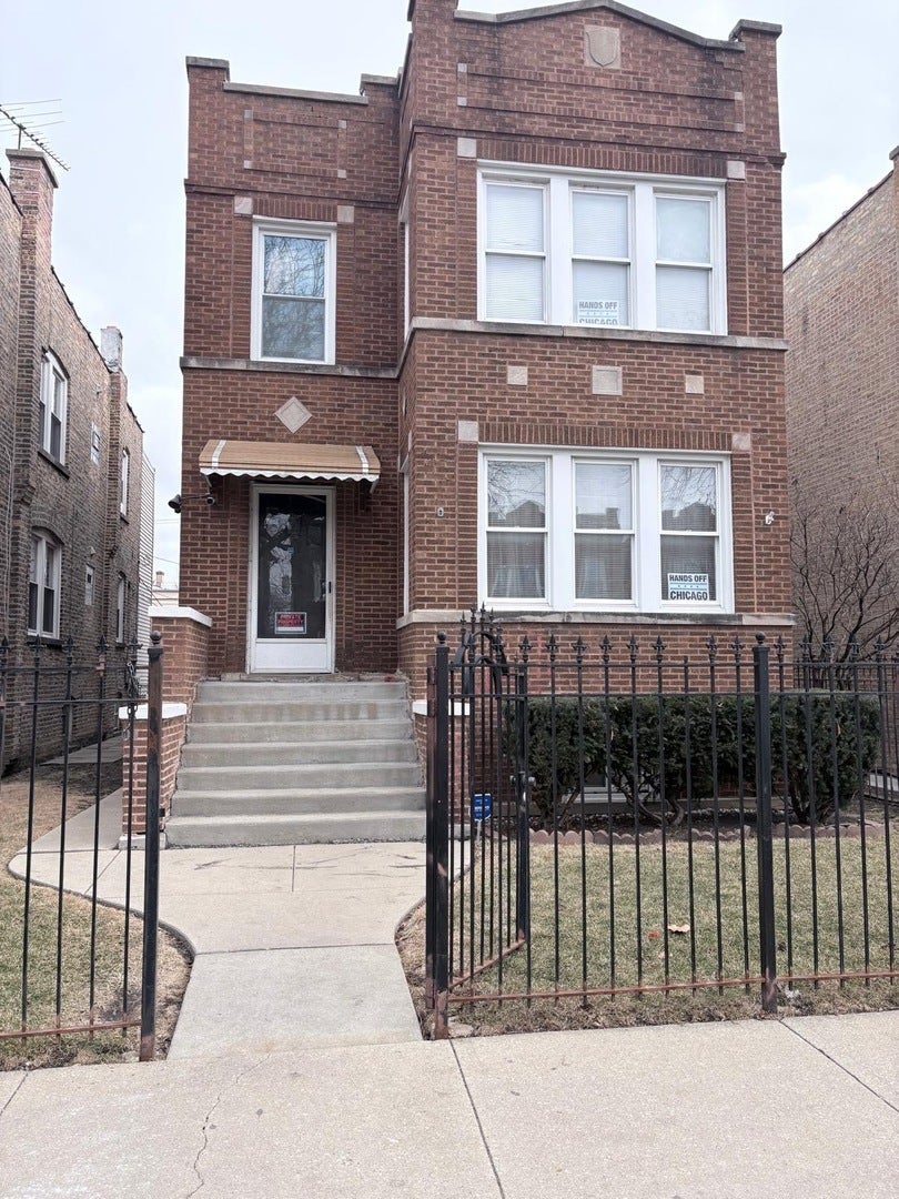 2323 North Latrobe Avenue, Chicago