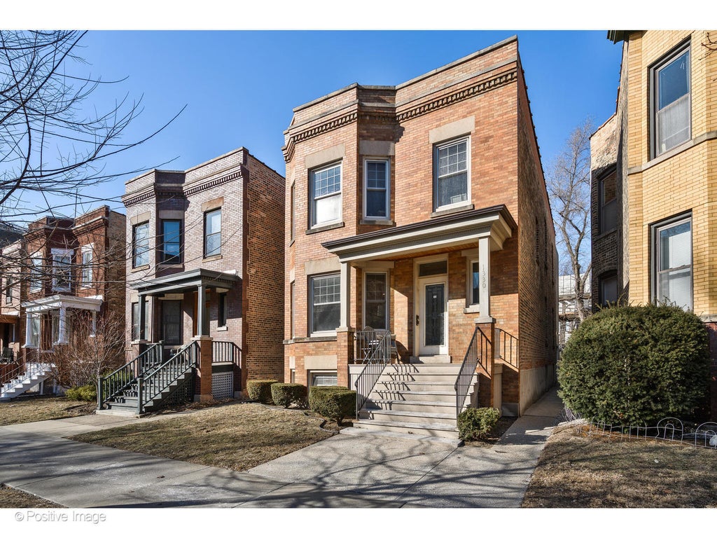 1330 West Roscoe Street, Chicago, 60657
