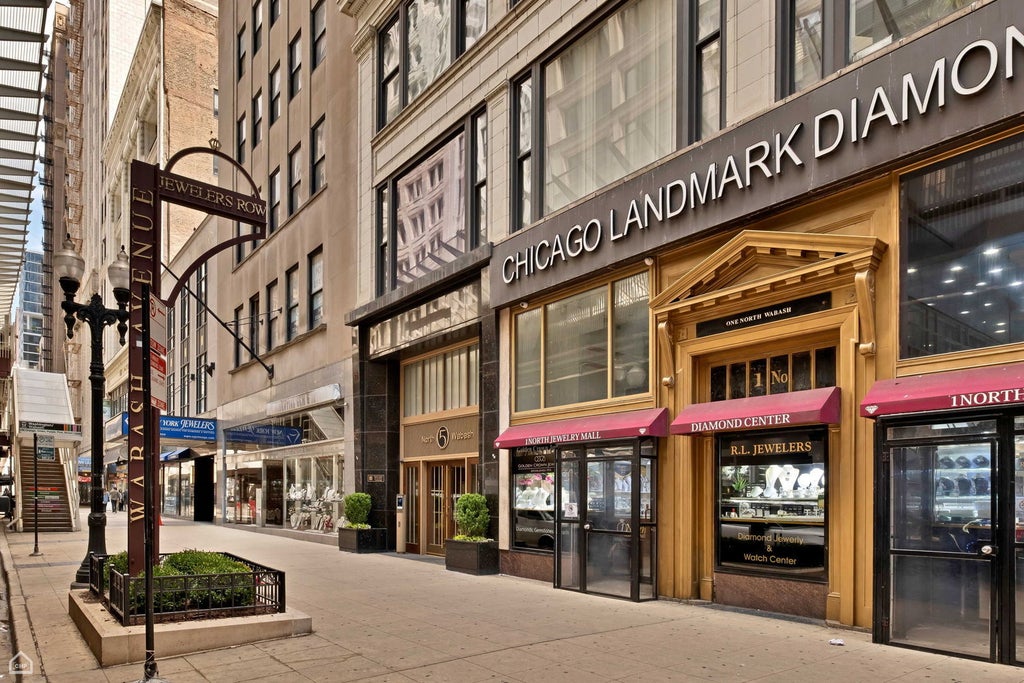 5 North Wabash Avenue 1704, Chicago, 60602