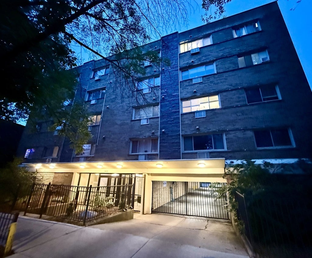 1415 West Lunt Avenue 301, Chicago, 60626