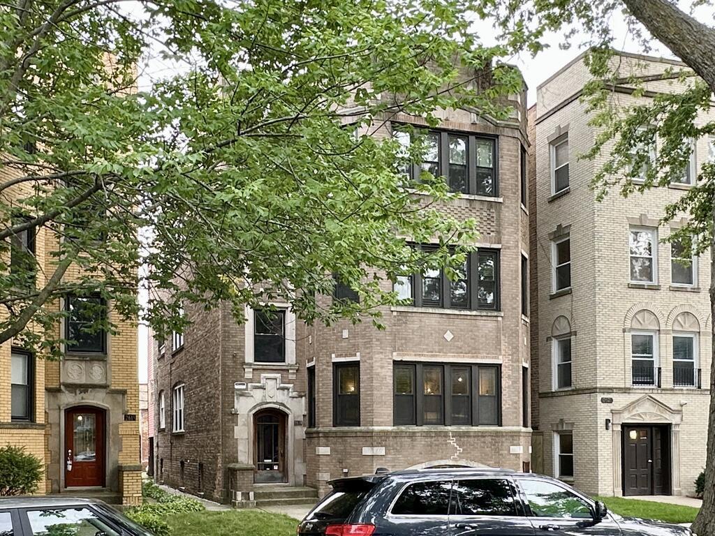 2619 West Greenleaf Avenue 2, Chicago, 60645