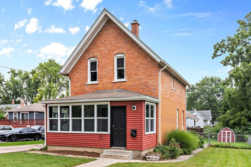 319 Wabash Street, Elgin