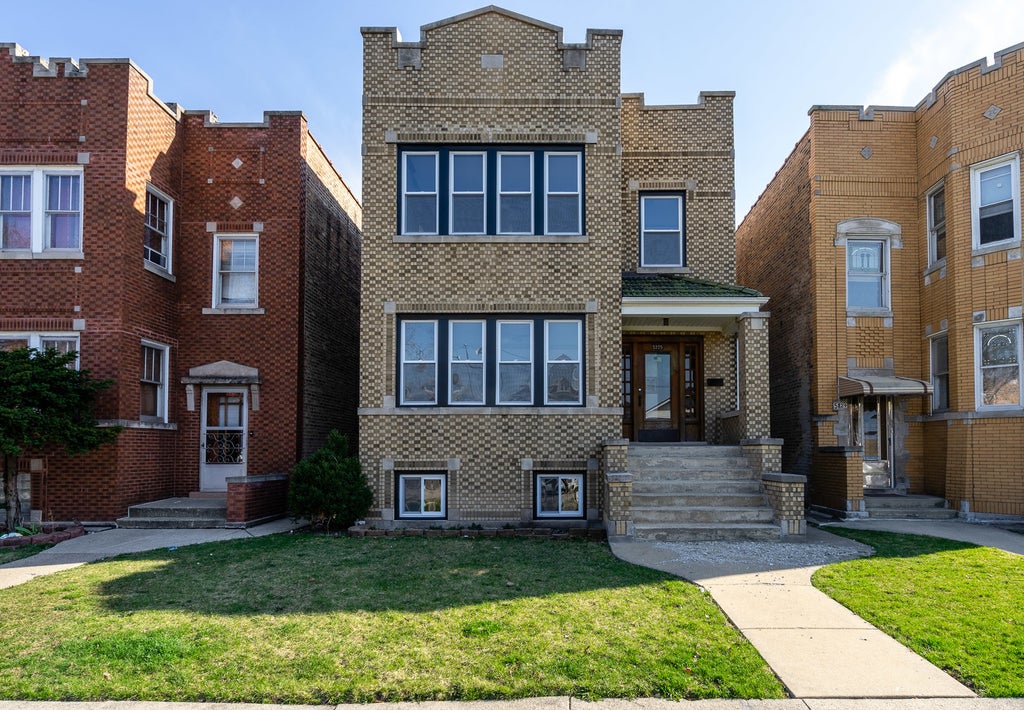 5225 West Melrose Street 2, Chicago, 60641