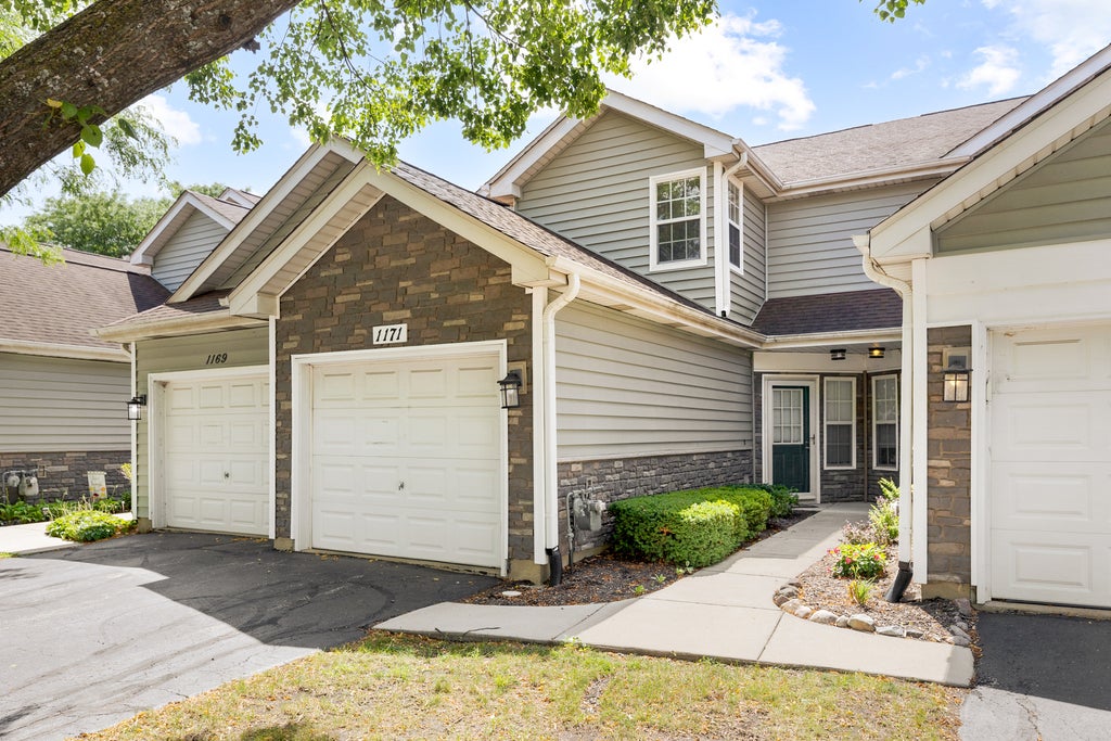1171 Regency Drive, Schaumburg