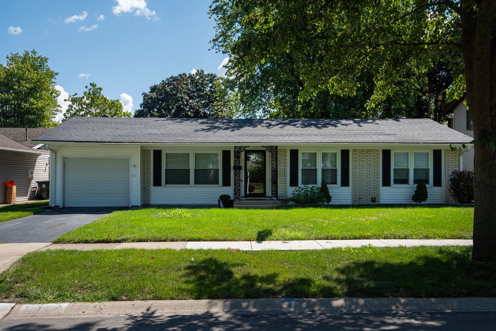 1021 Lonsdale Road, Elk Grove Village