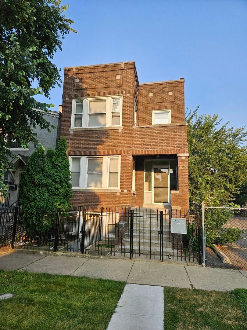852 North Central Park Avenue 2, Chicago, 60651