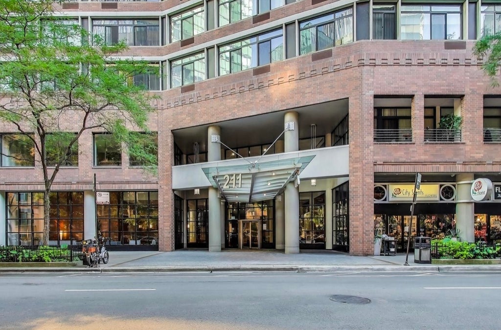 211 East Ohio Street 1003, Chicago, 60611