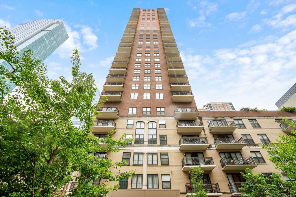 41 East 8th Street 2702, Chicago, 60605