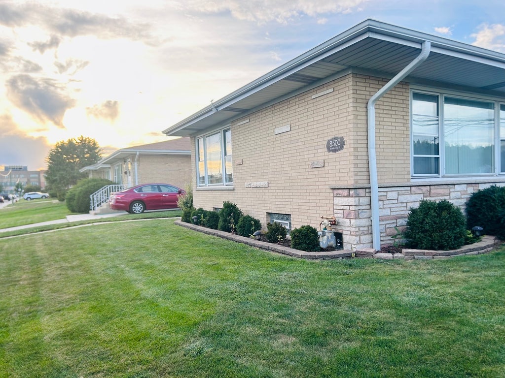 8500 West Winona Street, Chicago, 60656