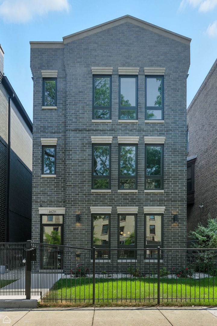 4629 South Michigan Avenue 3, Chicago, 60653