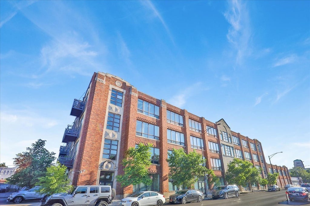 4131 West Belmont Avenue 301, Chicago, 60641