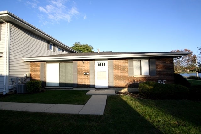 931 Shattuck Lane 931, Schaumburg