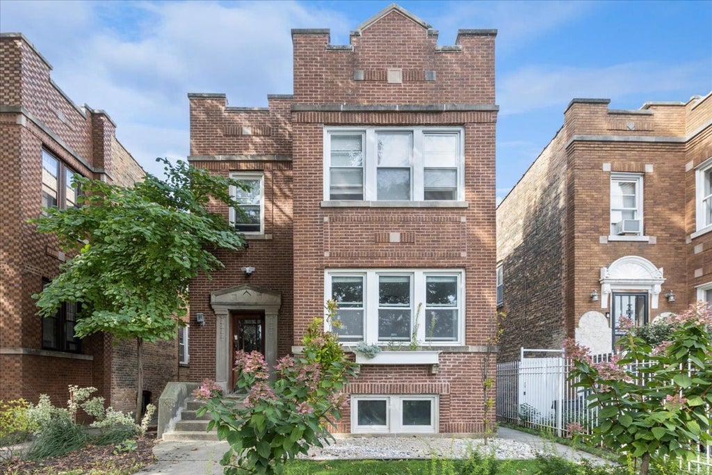 6724 North Campbell Avenue 1, Chicago, 60645