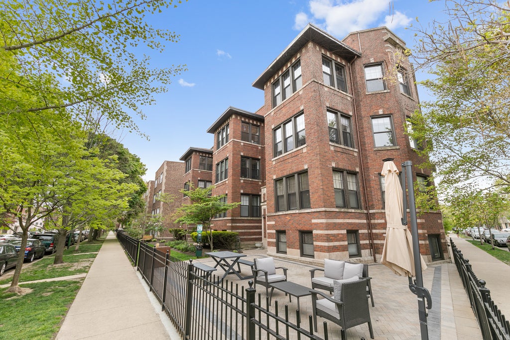7663 North Rogers Avenue 3, Chicago, 60626