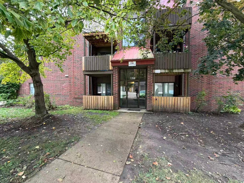 1350 Brook Street L, St. Charles