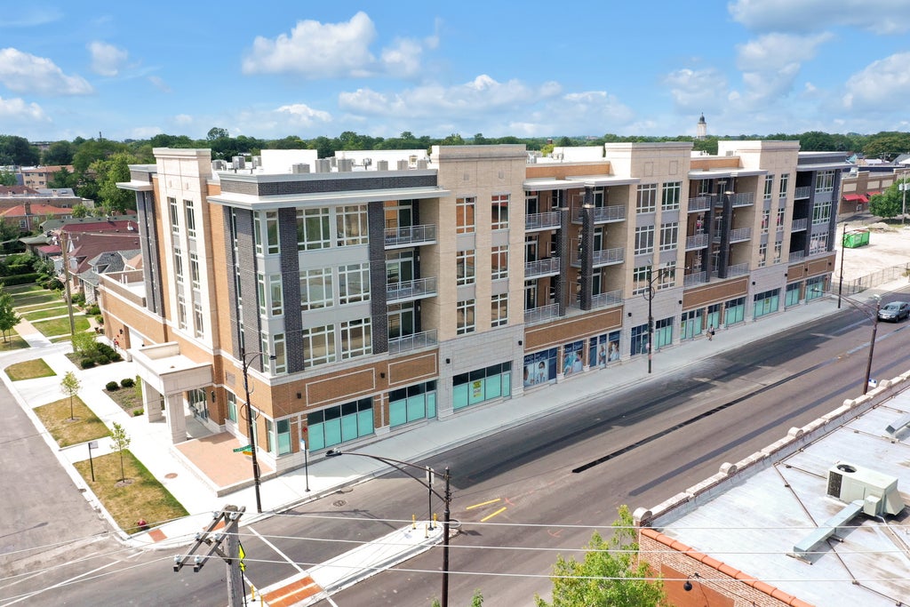 4758 North Laramie Avenue 401, Chicago, 60630