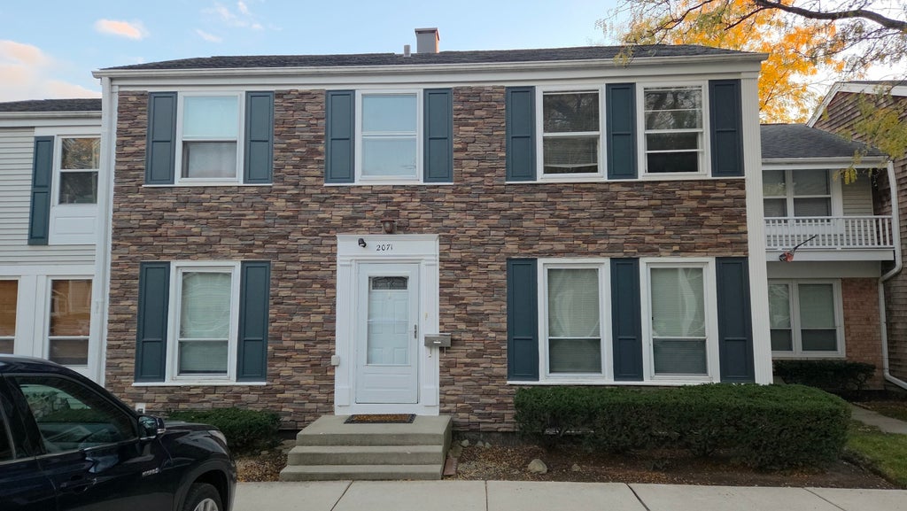 2071 Danbury Place, Hoffman Estates