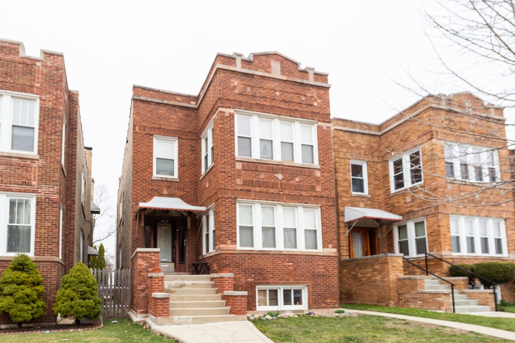 4820 West Roscoe Street 2, Chicago, 60641