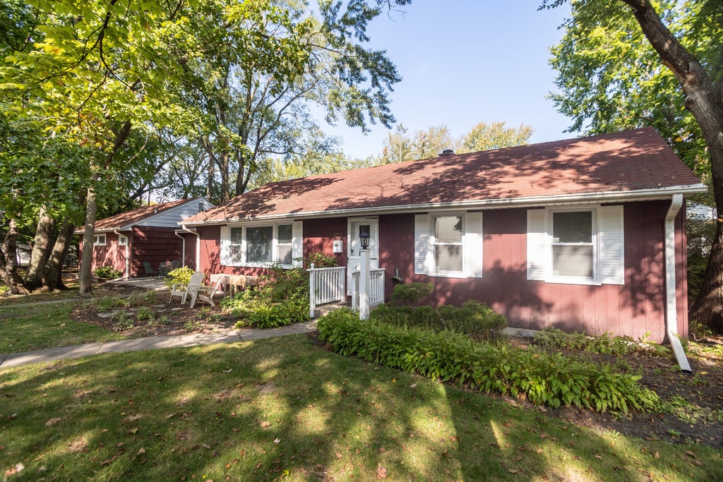 2011 Cleveland Street, Evanston, 60202