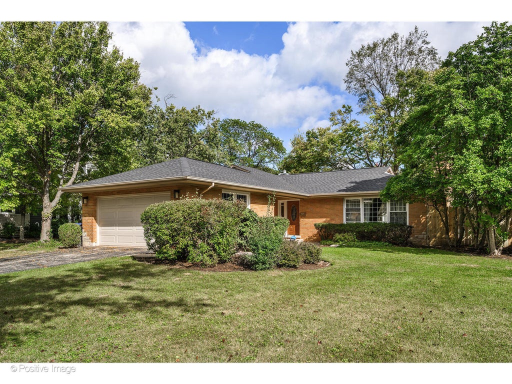 335 Brookside Lane, Glencoe, 60022