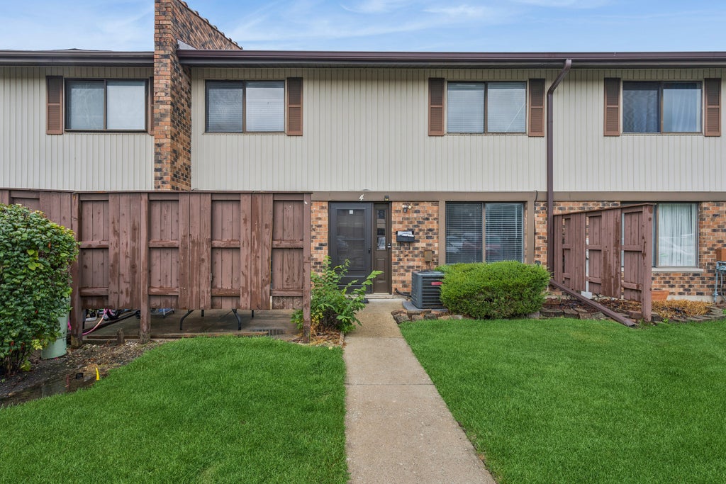 4 Tower Court, Downers Grove