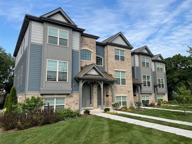 664 Elm Street, Deerfield, 60015