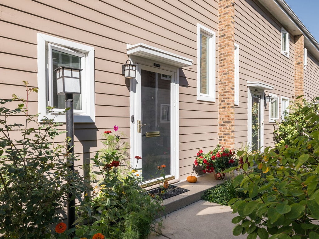 315 Hawthorn Avenue E, Glencoe, 60022