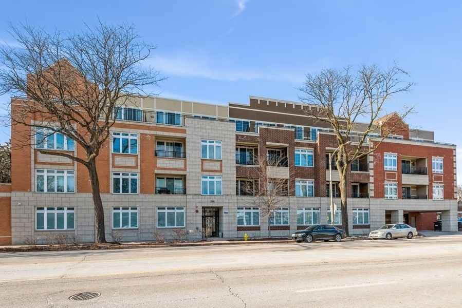 1202 Waukegan Road 201, Glenview, 60025