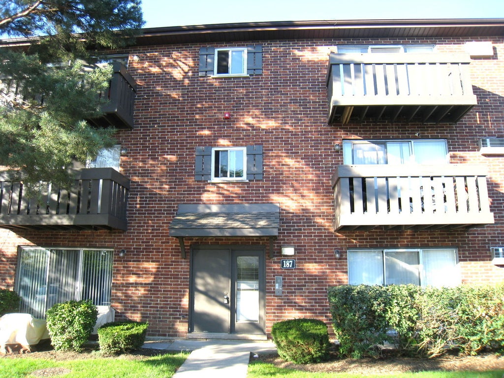 187 Pickwick Drive 1a, Schaumburg