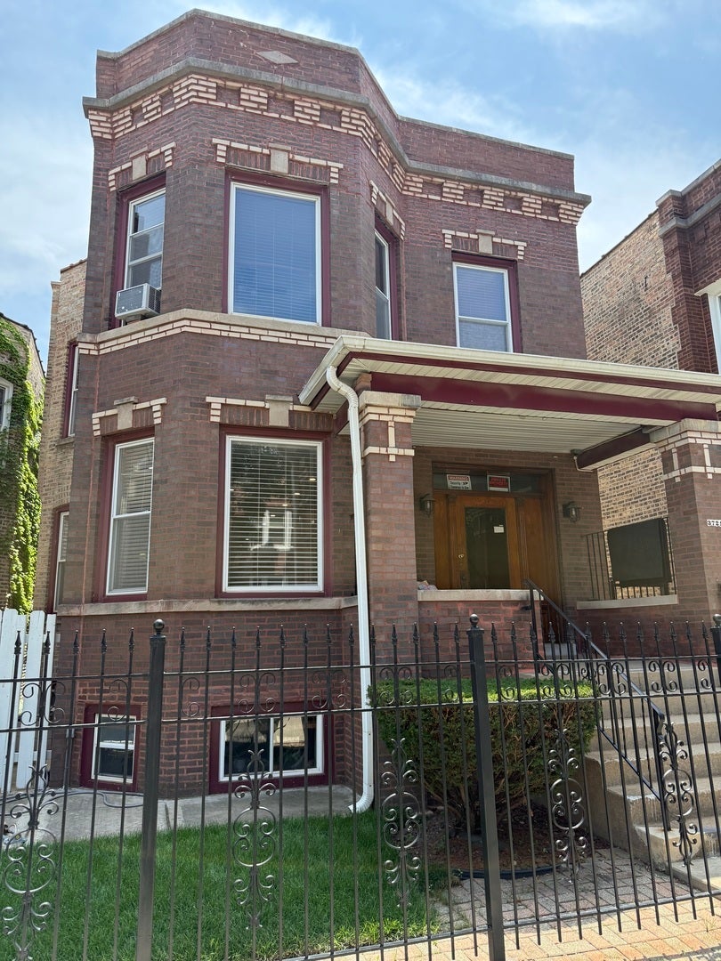 3721 West Belden Avenue 1, Chicago, 60647