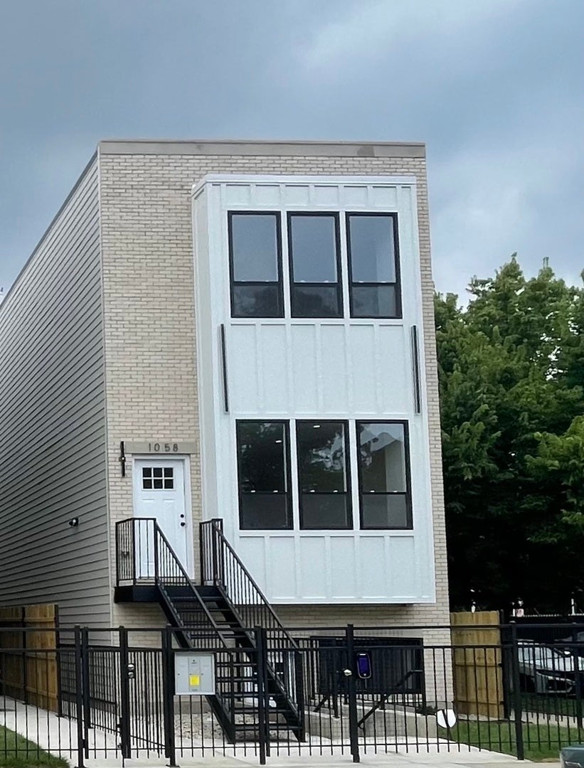 1058 North Central Park Avenue G, Chicago, 60651