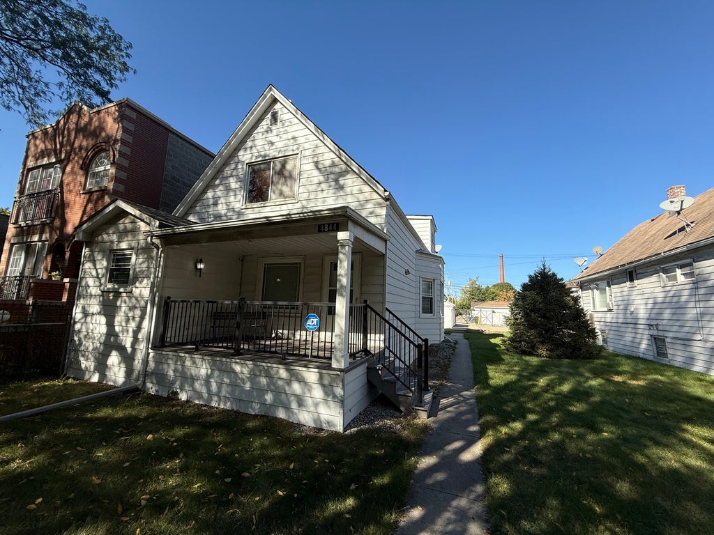 4844 West Montrose Avenue, Chicago, 60641